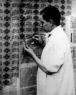 Runaway inflation in Germany, which turned money into wallpaper, undermined the Weimar Republic and led to Hitler’s rise. (Hulton Archive/Getty Images)