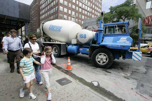 Big Data and sensor technology could help the city identify construction sites that violate noise regulations. (MARY ALTAFFER/AP PHOTO)