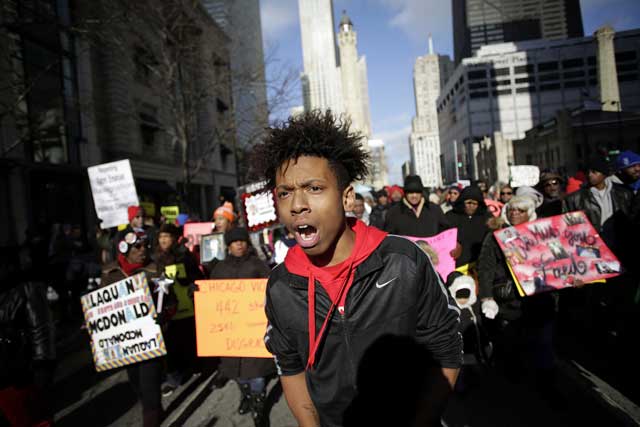 A protest against recent police shootings, including that of laquan mcdonald, on michigan avenue (JOSHUA LOTT/THE WASHINGTON POST/GETTY IMAGES)