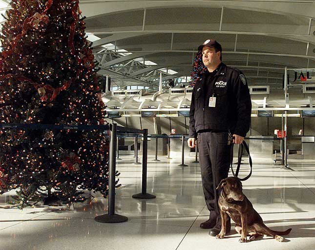 The Port Authority Police Department’s 400-page contract contains onerous work rules that interfere with performance and drive up costs, including a stipulation that K-9 officers must get a paid hour each day to play with their dogs. (BILL TURNBULL/NY DAILY NEWS ARCHIVE/GETTY IMAGES)