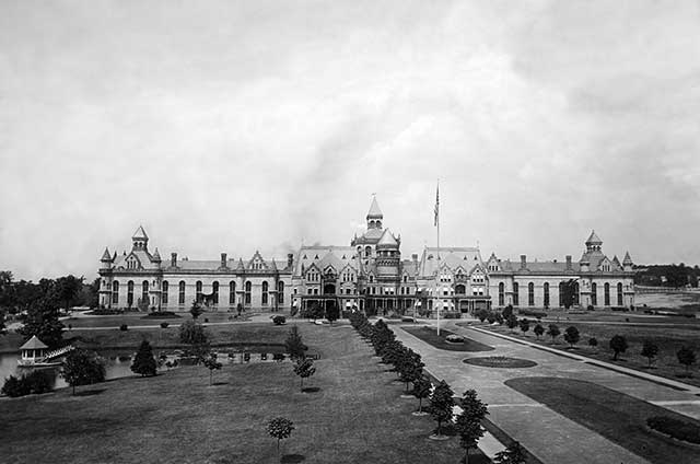 . . . and later at the Lima State Hospital for the Criminally Insane, the largest poured-concrete structure in the world prior to the construction of the Pentagon. (ULLSTEIN BILD / GRANGER, NYC — ALL RIGHTS RESERVED.)