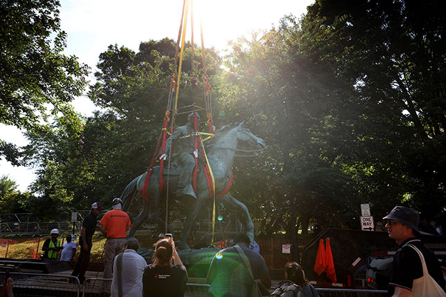 Charlottesville's Stonewall Jackson statue being removed on July 10, 2021 (Photo by Win McNamee/Getty Images)