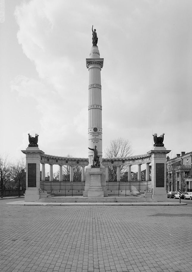 A vintage photo of Monument Avenue’s Jefferson Davis memorial, erected in 1907 (Library of Congress, Prints and Photographs Division, HABS)