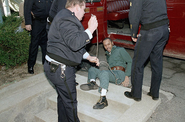 Serial felon Willie Bosket, profiled in Fox Butterfield’s "All God’s Children," resists as he is brought to a sentencing hearing for stabbing a prison guard. (JIM MCKNIGHT/AP PHOTO)