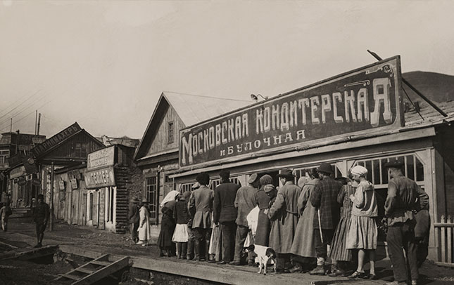 Hunger makes one single-minded: a Soviet-era breadline (GRANGER)