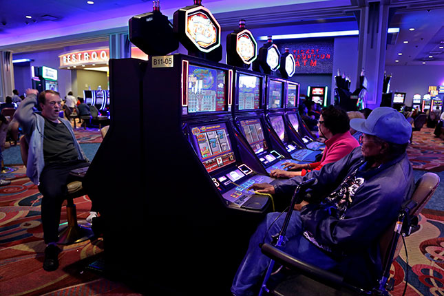 A racetrack casino in Queens: promising thousands of jobs for New York City, Mayor Eric Adams wants to expand gambling. (JULIE JACOBSON/AP PHOTO)