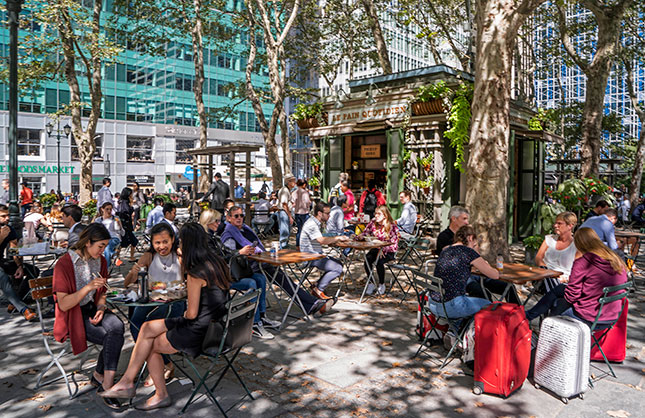 Bryant Park in happier times (© SZ PHOTO/BRIDGEMAN IMAGES)