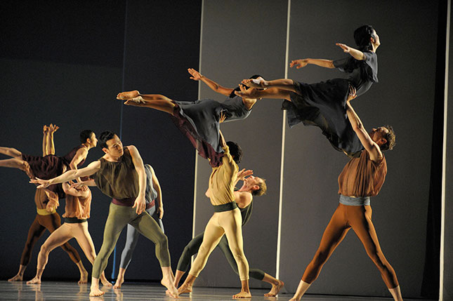 New York performing institutions, like the Mark Morris Dance Group, rely heavily on national tours, which have also been shut down. (GERAINT LEWIS/ALAMY STOCK PHOTO)