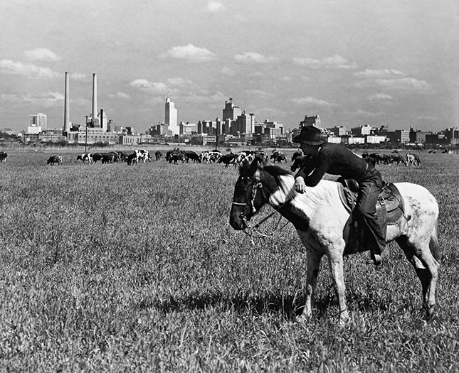 A view from the outskirts of Dallas in 1945 (GRANGER)